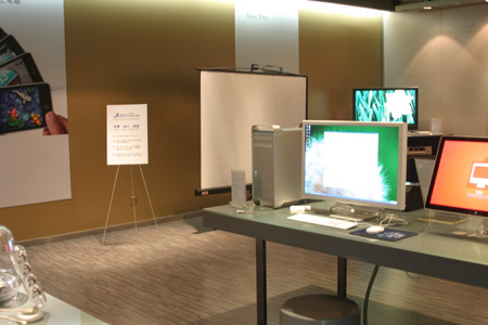 届时书友们将用这台拥有巨大屏幕的POWER MAC G5 电子签到